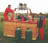 Der Ballonkorb wird vorbereitet